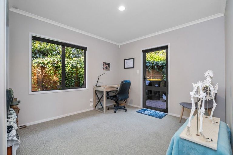 Photo of property in 2 Holcombrooke Lane, Welcome Bay, Tauranga, 3175