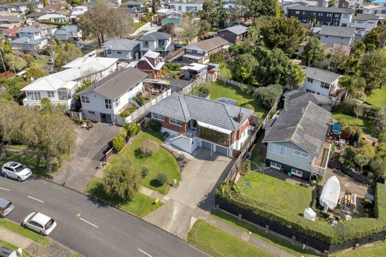 Photo of property in 75 Ennis Avenue, Pakuranga Heights, Auckland, 2010