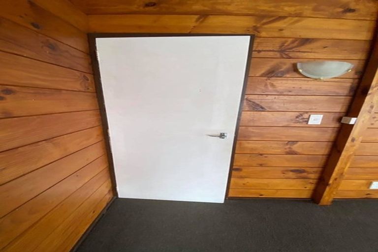 Photo of property in 3/89 Pinehaven Road, Pinehaven, Upper Hutt, 5019