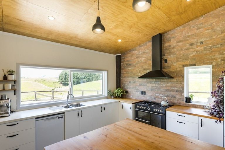 Photo of property in 34 Highland View Drive, Tokomaru, Palmerston North, 4474