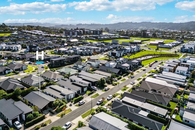 Photo of property in 38 Lumbarda Drive, Kumeu, 0810