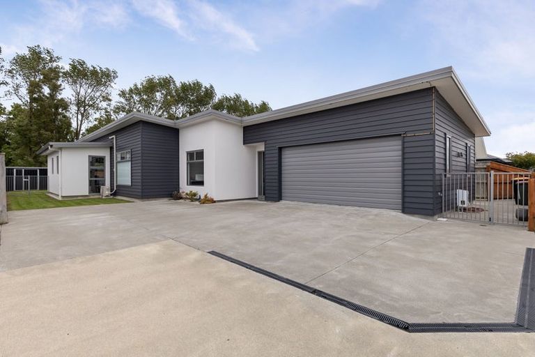 Photo of property in 12 Ivy Lane, Kelvin Grove, Palmerston North, 4414