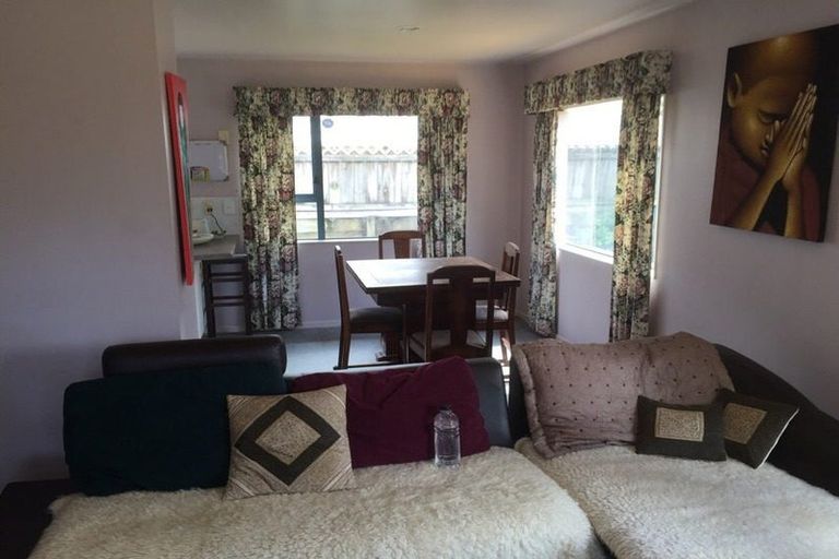 Photo of property in 3213 Great North Road, New Lynn, Auckland, 0600