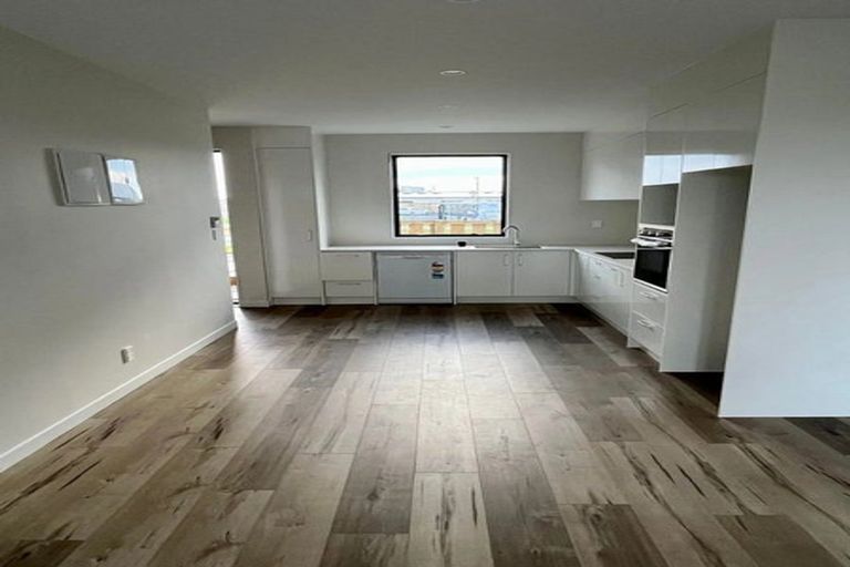 Photo of property in 3/86 Fred Taylor Drive, Westgate, Auckland, 0814