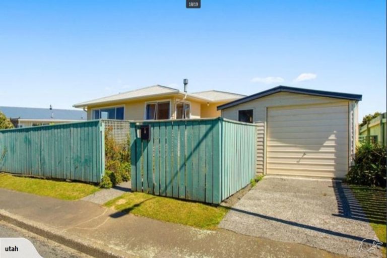 Photo of property in 3 Carluke Street, Paparangi, Wellington, 6037