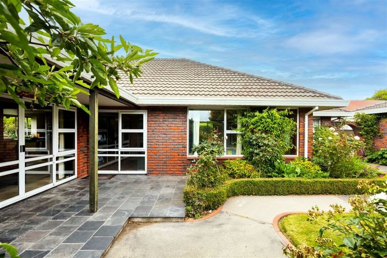 Photo of property in 2/106 Saint James Avenue, Papanui, Christchurch, 8053