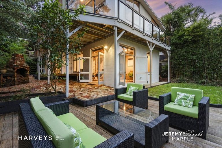 Photo of property in 47 Tainui Road, Titirangi, Auckland, 0604