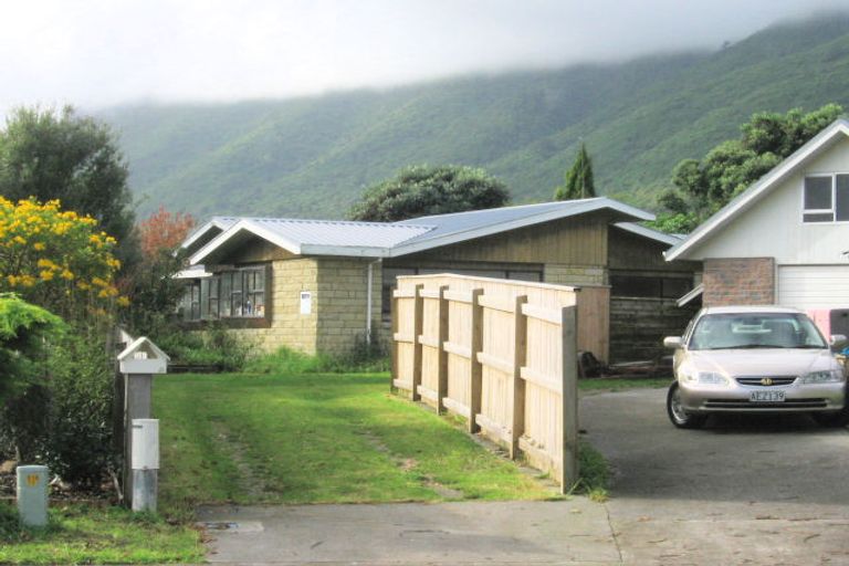 Photo of property in 7b Lesley Grove, Waikanae, 5036