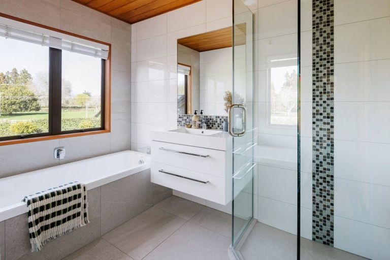 Photo of property in 102 Rosebanks Drive, Tamahere, Hamilton, 3283