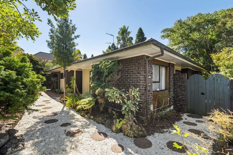 Photo of property in 10 Portsea Place, Chatswood, Auckland, 0626