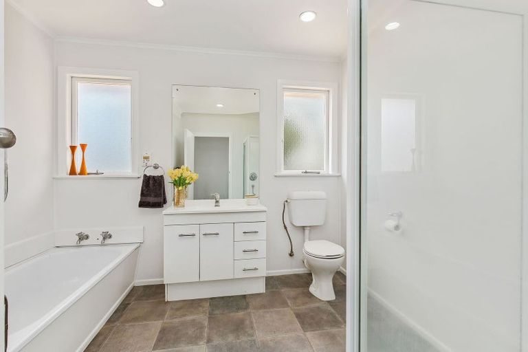 Photo of property in 4 Portadown Avenue, Pakuranga Heights, Auckland, 2010