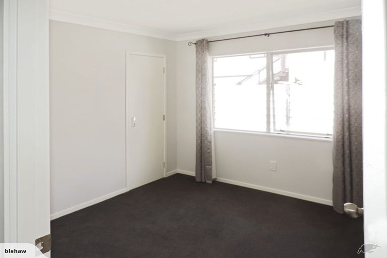 Photo of property in 6 Solea Road, Sunnyvale, Auckland, 0612