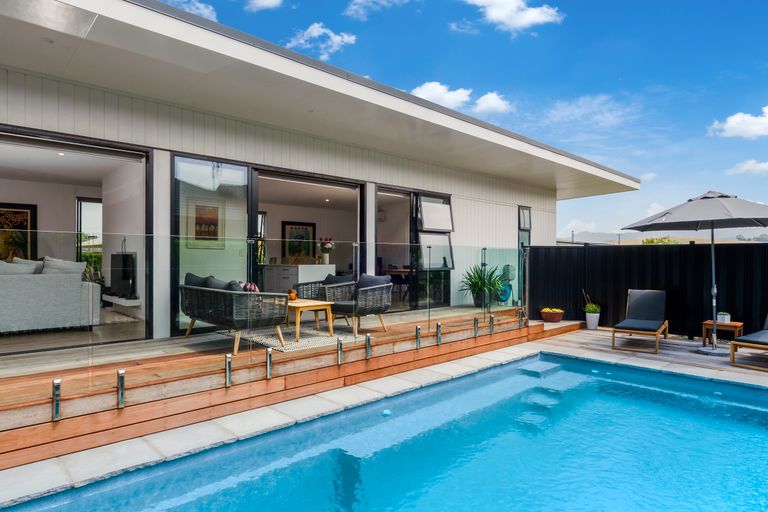 Photo of property in 16 Awanui Crescent, Matakana, 0985