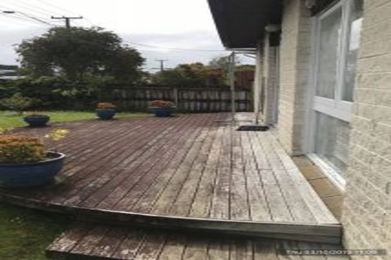 Photo of property in 1/37 Ellice Road, Totara Vale, Auckland, 0629