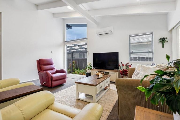 Photo of property in 3/522 Te Atatu Road, Te Atatu Peninsula, Auckland, 0610