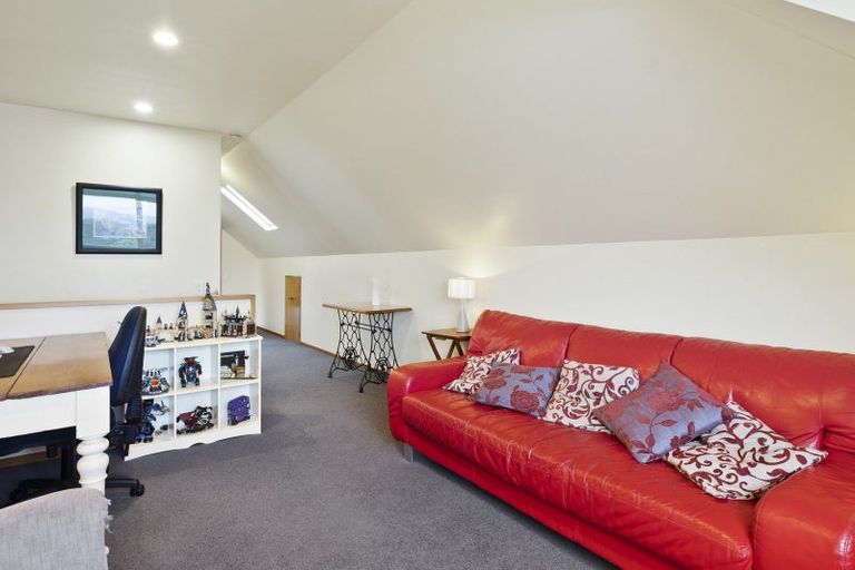 Photo of property in 16 Ribbonwood Close, Normanby, Dunedin, 9010