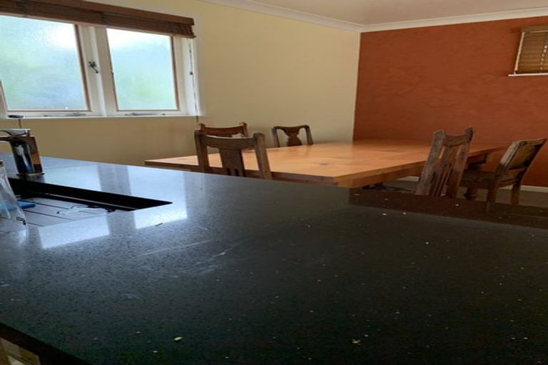 Photo of property in 2/24 Garadice Road, Rothesay Bay, Auckland, 0630