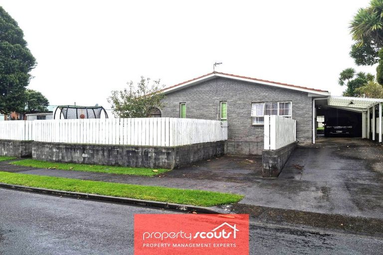 Photo of property in 72 Manu Crescent, Upper Vogeltown, New Plymouth, 4310