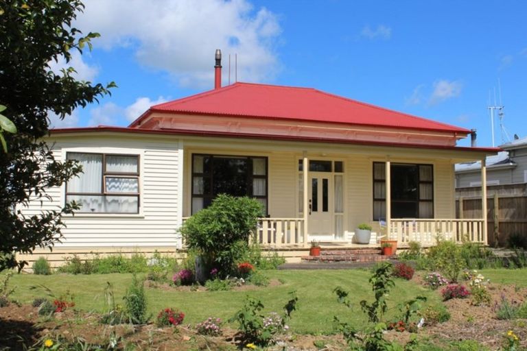 Photo of property in 16 Grant Street, Dannevirke, 4930