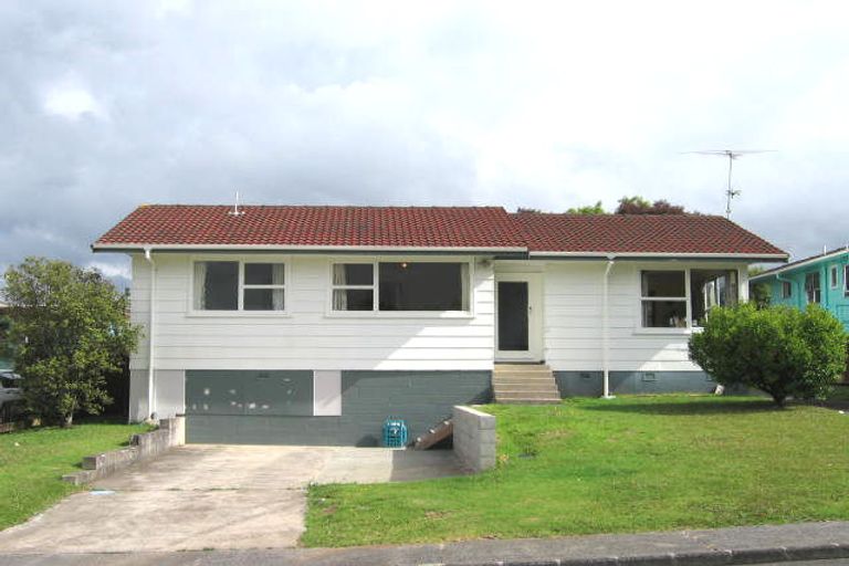Photo of property in 19 Harmel Road, Glendene, Auckland, 0602