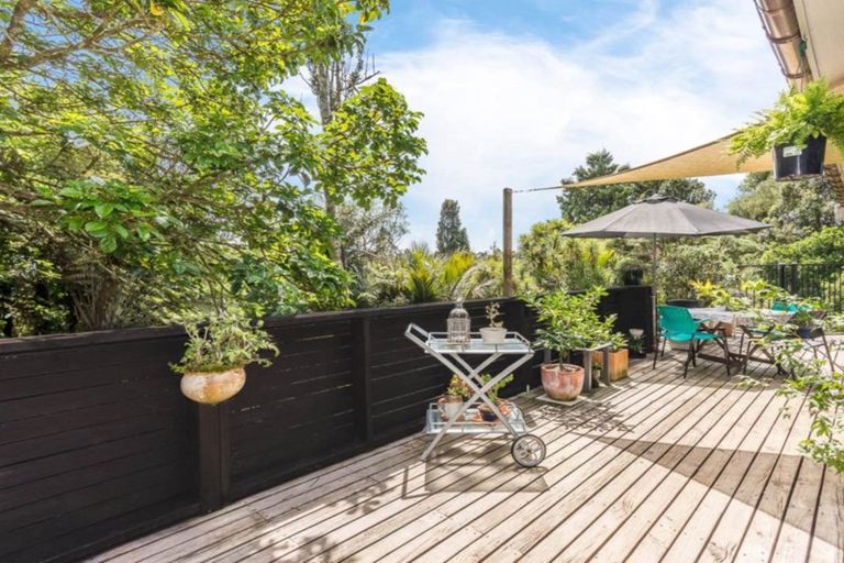 Photo of property in 215 Shaw Road, Titirangi, Auckland, 0604