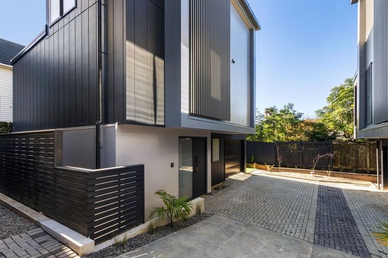 Photo of property in 201d Hurstmere Road, Takapuna, Auckland, 0622