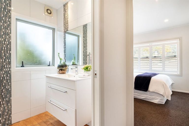 Photo of property in 2/17 Sudan Avenue, Milford, Auckland, 0620