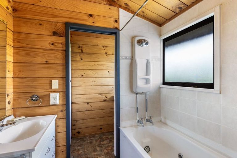 Photo of property in 5 Mahuta Road, Waitahanui, Taupo, 3378