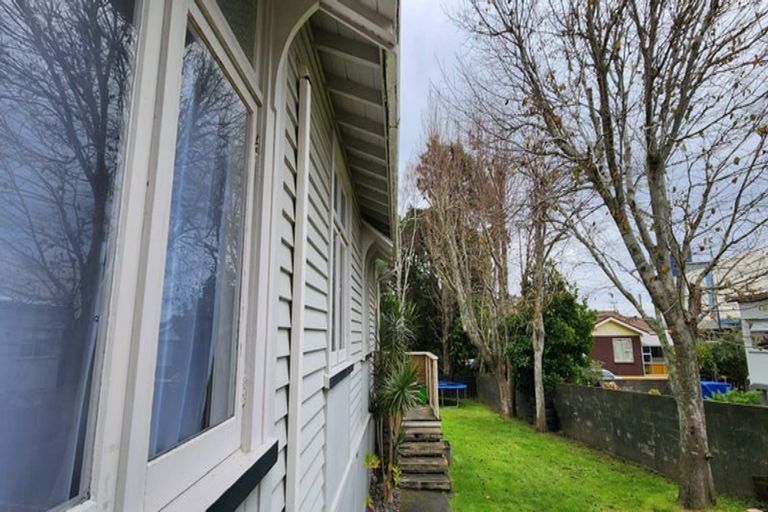 Photo of property in 6 Peace Avenue, Moturoa, New Plymouth, 4310