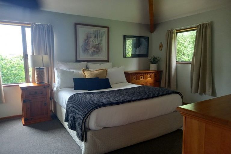 Photo of property in 9 Wairau Road, Oakura, 4314