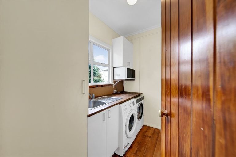 Photo of property in 16 Collins Street, Hawera, 4610