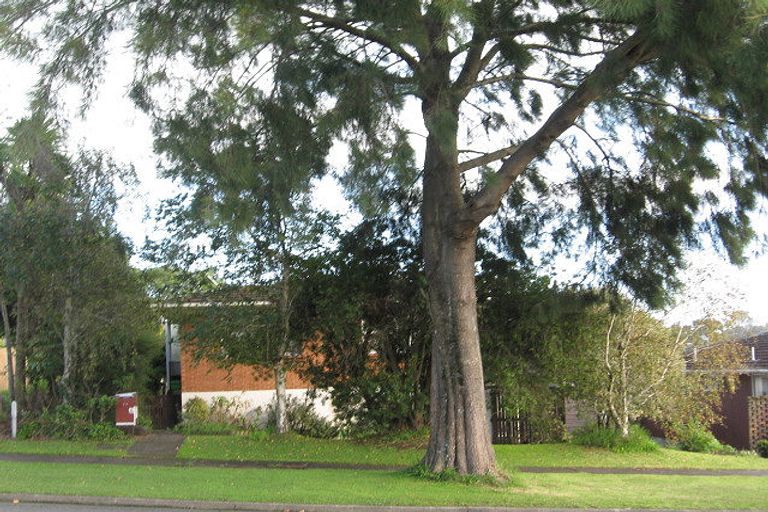 Photo of property in 77 Gossamer Drive, Pakuranga Heights, Auckland, 2010