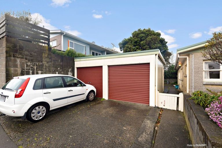 Photo of property in 1/17 The Parade, Island Bay, Wellington, 6023