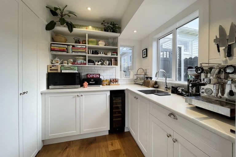 Photo of property in 27 Waru Street, Khandallah, Wellington, 6035