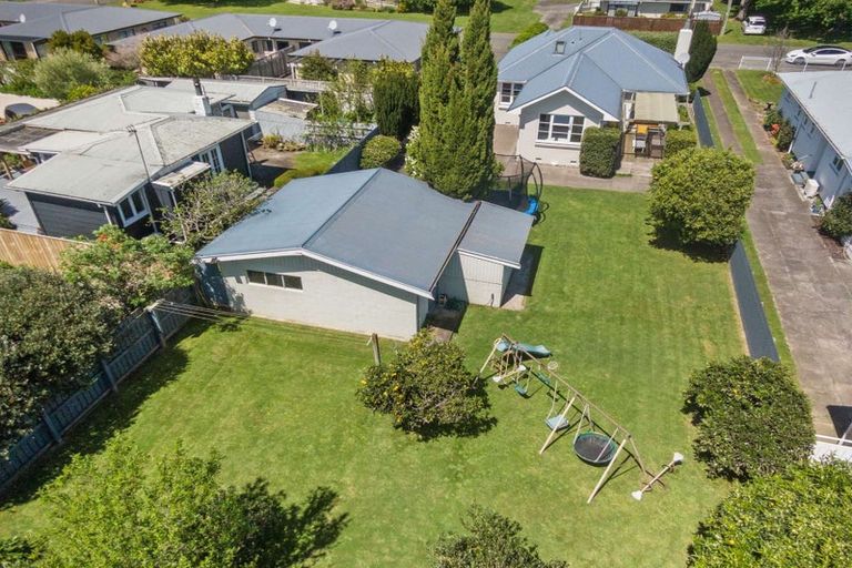 Photo of property in 17 Sackville Street, Martinborough, 5711