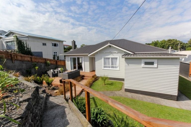 Photo of property in 27 Birdwood Avenue, Moturoa, New Plymouth, 4310