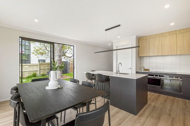 Photo of property in 32 Swanson Road, Henderson, Auckland, 0610