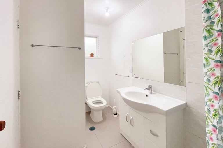 Photo of property in 34 Titirangi Road, New Lynn, Auckland, 0600