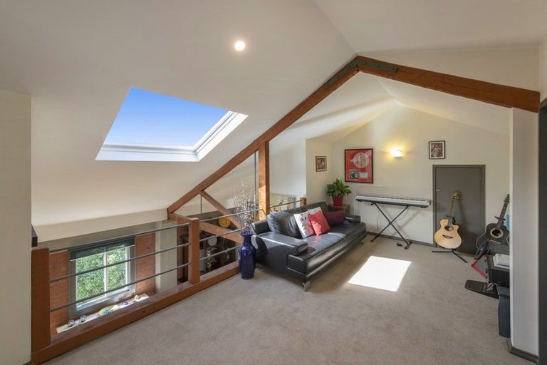 Photo of property in 5 Edge Hill, Mount Victoria, Wellington, 6011