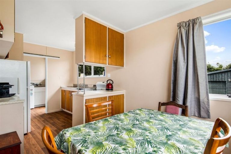 Photo of property in 6 Cherry Tree Place, Massey, Auckland, 0614