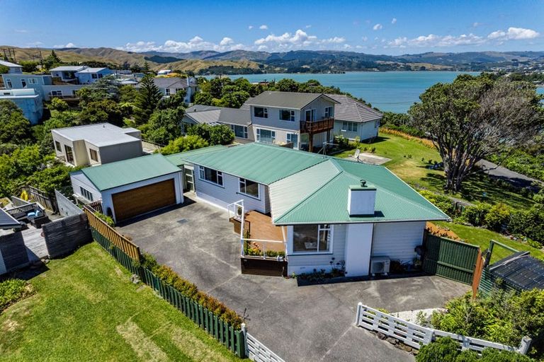 Photo of property in 16 Mana View Road, Paremata, Porirua, 5026