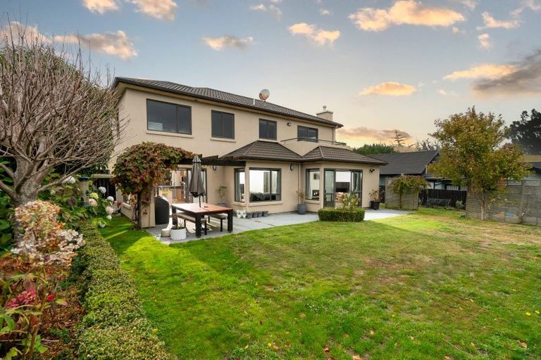 Photo of property in 150 Woodman Drive, Tawa, Wellington, 5028