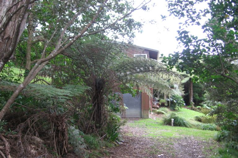 Photo of property in 16 Tutaritari Road, Hahei, Whitianga, 3591
