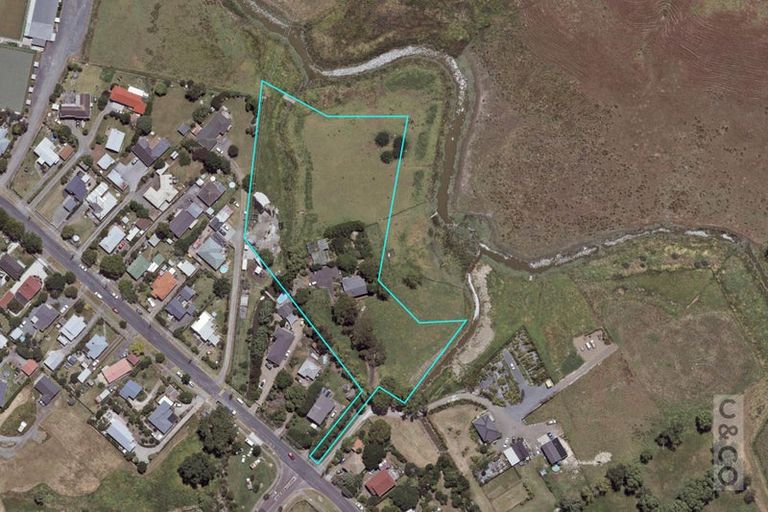 Photo of property in 76 Awaroa Road, Helensville, 0800