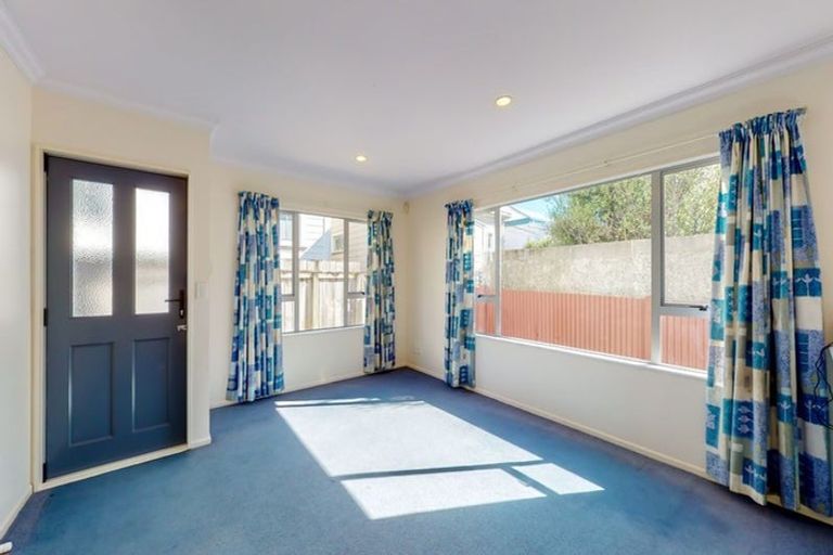 Photo of property in 27a Myrtle Crescent, Mount Cook, Wellington, 6021