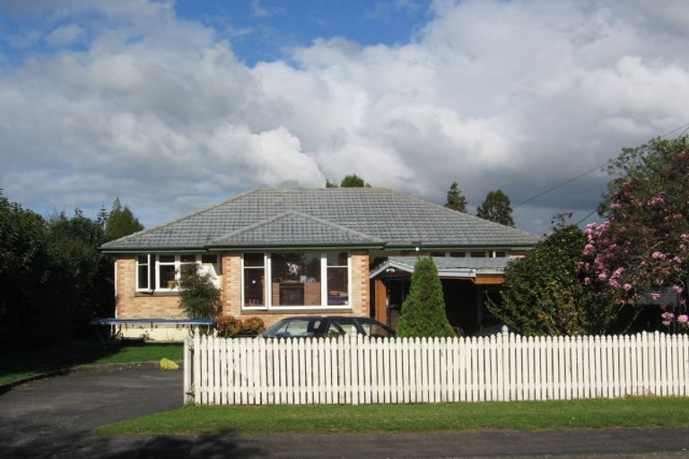Photo of property in 2b Springbank Lane, Te Atatu Peninsula, Auckland, 0610