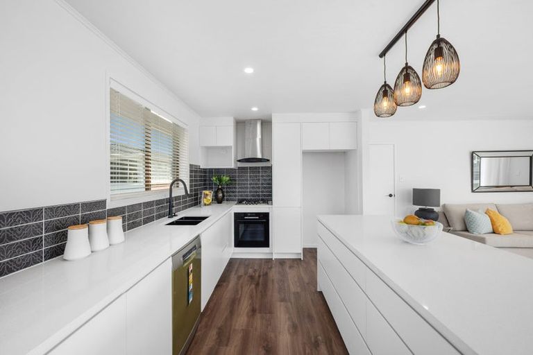 Photo of property in 68 Weatherly Road, Torbay, Auckland, 0630