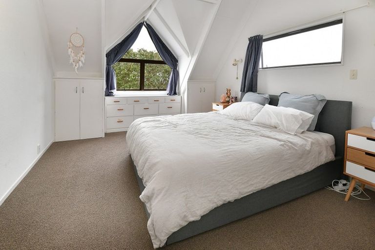 Photo of property in 10 Elliston Crescent, Stanmore Bay, Whangaparaoa, 0932