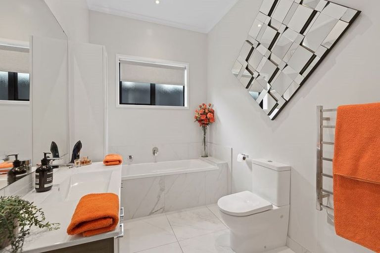 Photo of property in 6 Huarahi Pai Road, Huapai, Kumeu, 0810