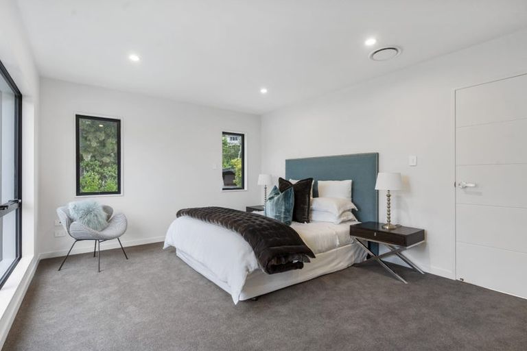 Photo of property in 19a Arosa Place, Forrest Hill, Auckland, 0620